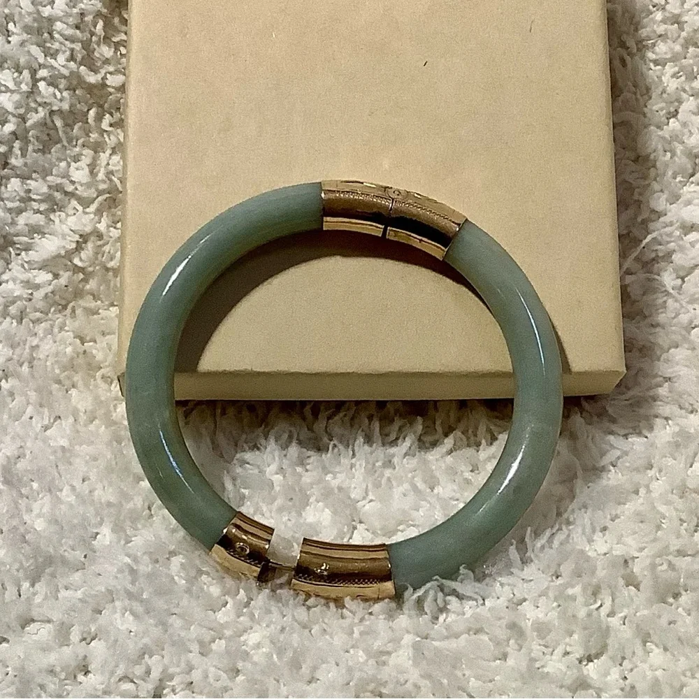 Vtg 14K Yellow Gold Hinge Jade Bangle / 57mm circumference /2.3”inside Diameter - Picture 8 of 13